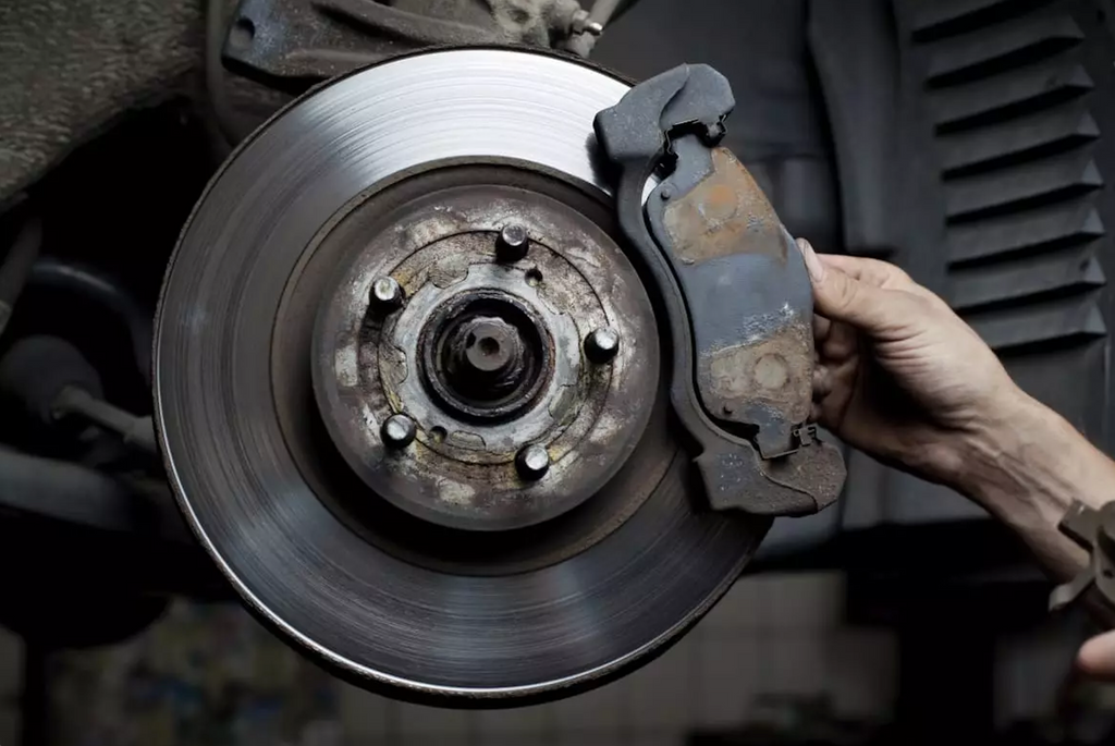 4 Signs It Is Time To Get Your Brakes Checked!